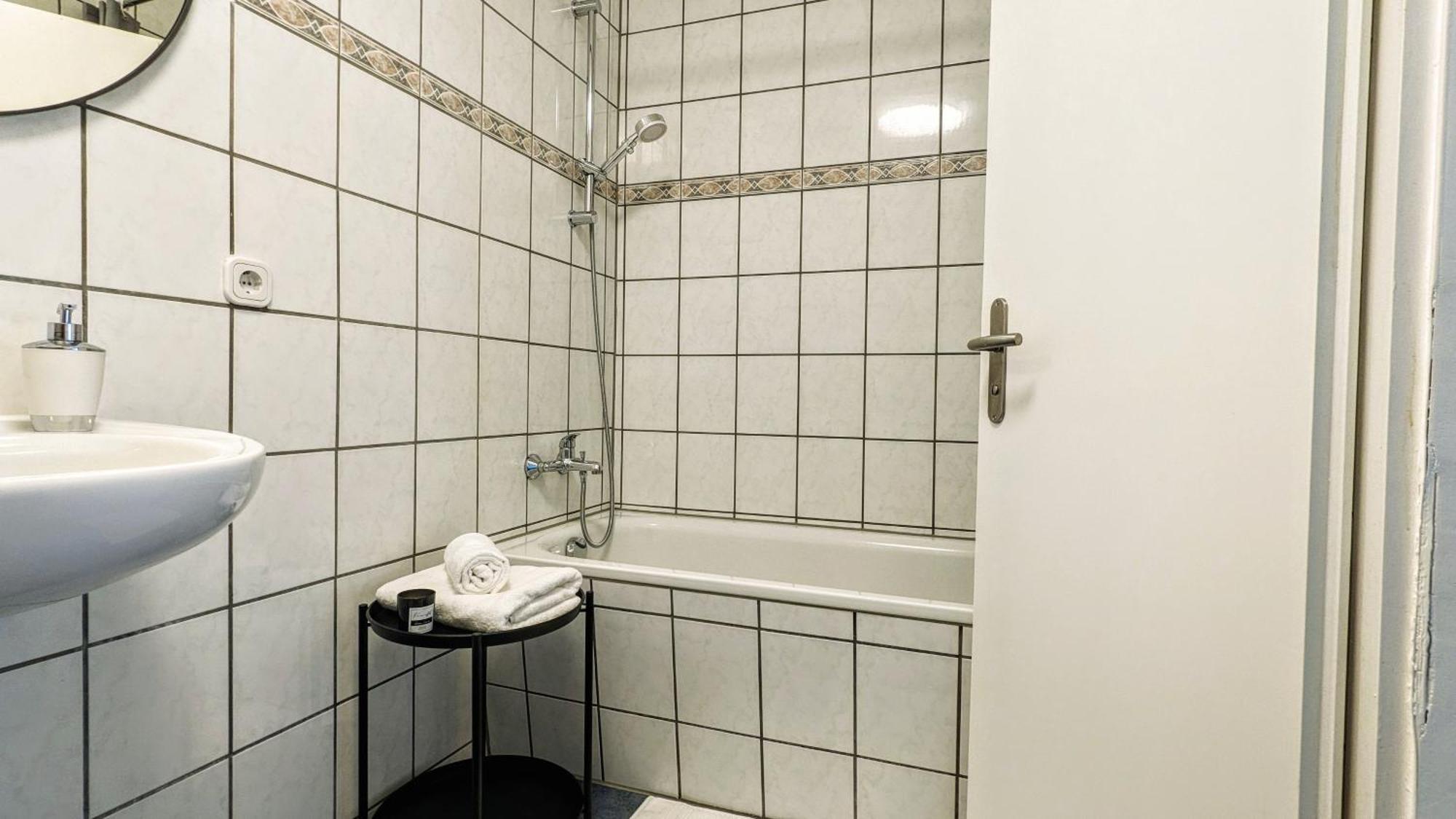 Tt Living Apartments Bonitas & Divinitas I 2 Schlafzimmer I Kueche I Vollbad I Waschmaschine Rellingen Esterno foto
